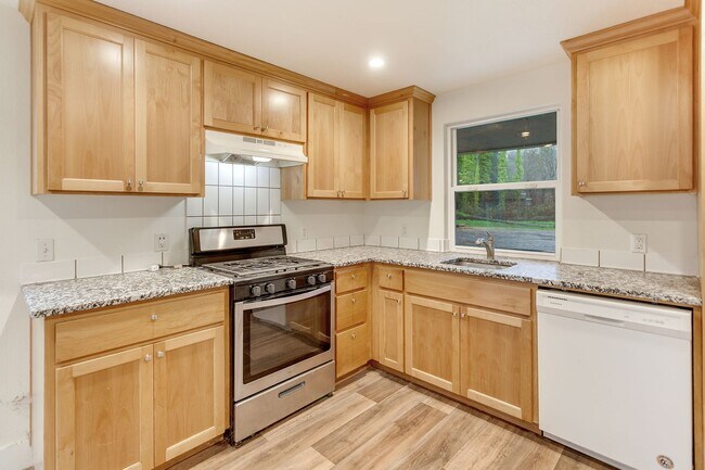 Building Photo - River Access! Spacious 3BD/1.5BA Home + Bonus Room, Office & Huge Shop | $500 Off 1st Month!