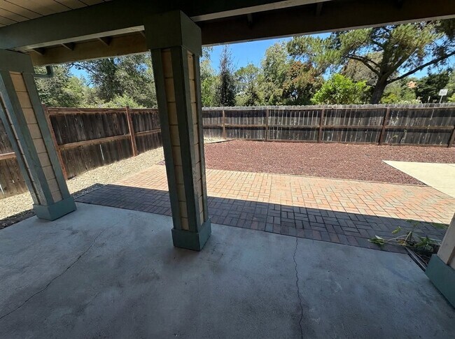 Building Photo - 398 Corrida Dr