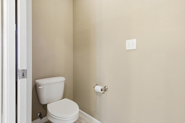 Building Photo - 3410 Monument Dr