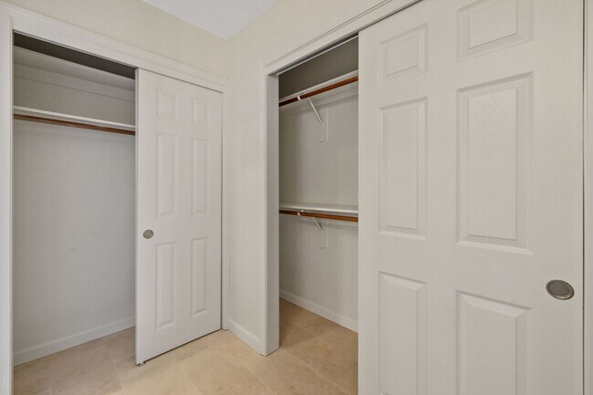 Building Photo - Pet Friendly, Updated NW Visalia Home Avai...