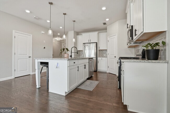 Building Photo - 504 Elm Bluff Way