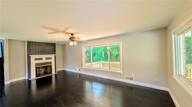 Building Photo - 3318 Hilltop Cir