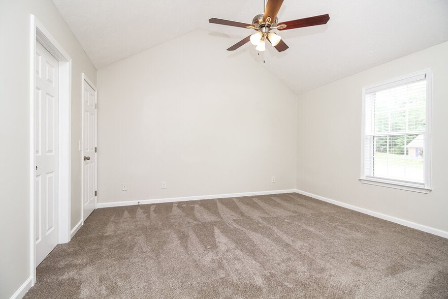 Building Photo - 615 Zellwood Dr