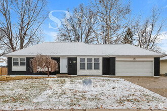 Building Photo - Enjoy living the good life in this 3 bedro...