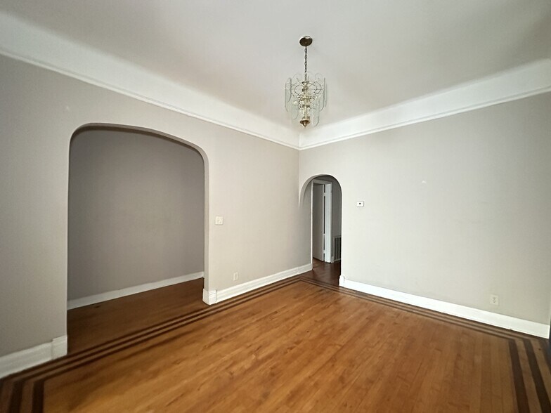Building Photo - 1407 W Erie St