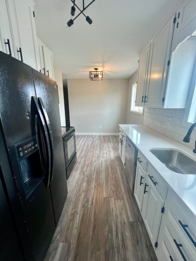 Building Photo - 5002 Maple Way