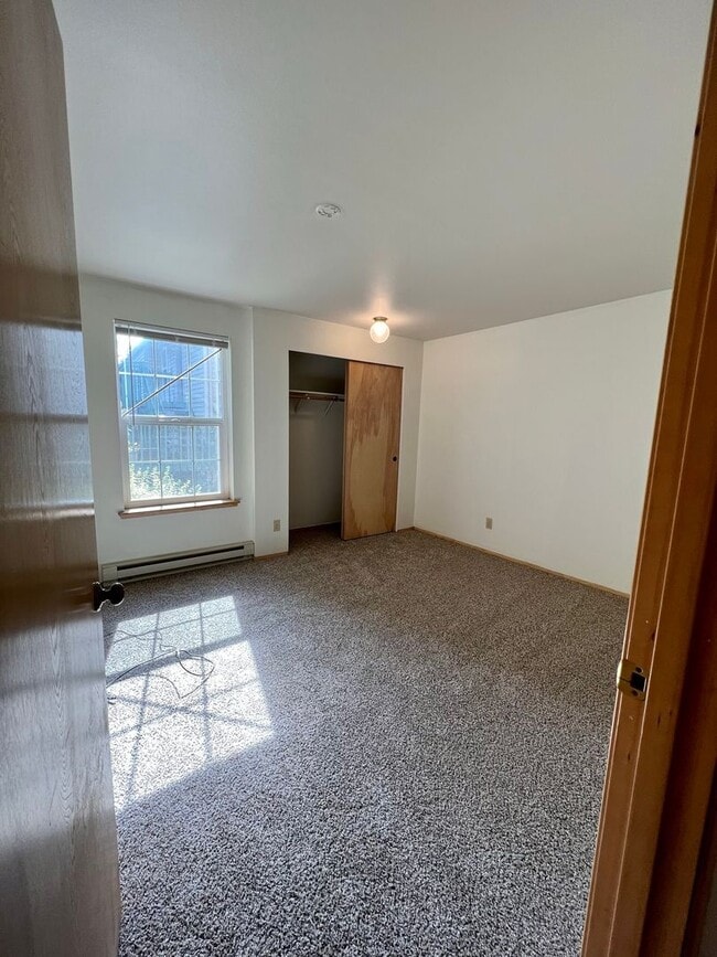 Building Photo - 1393 Bradley Ln