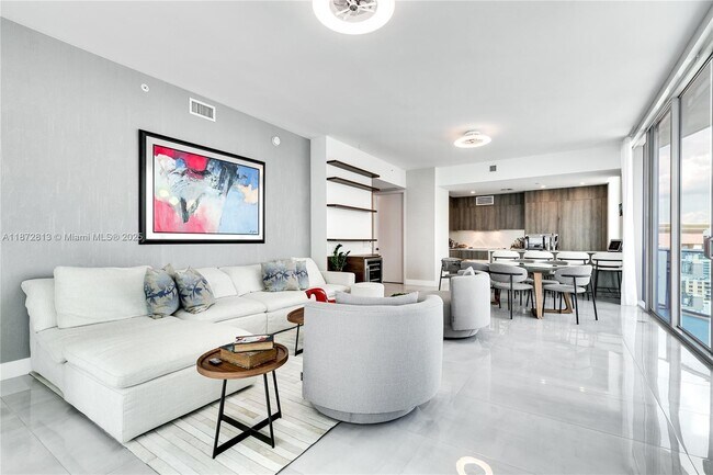 Primary Photo - 17550 Collins Ave
