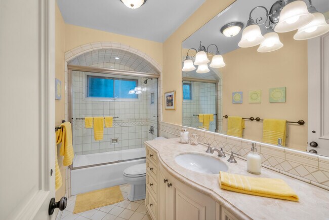 Bathroom - 109 S Poinsettia Ave