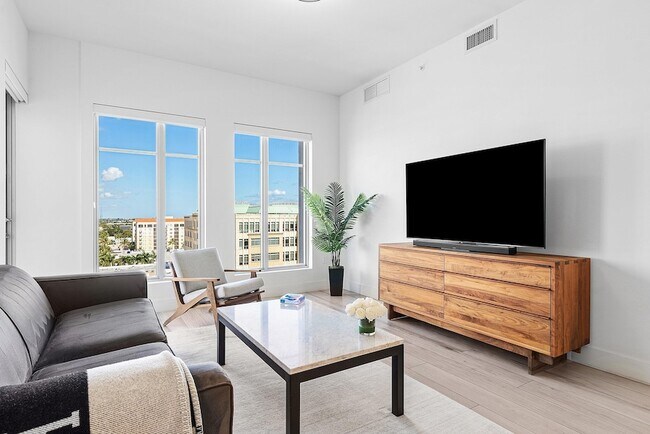 Building Photo - 155 E Boca Raton Rd