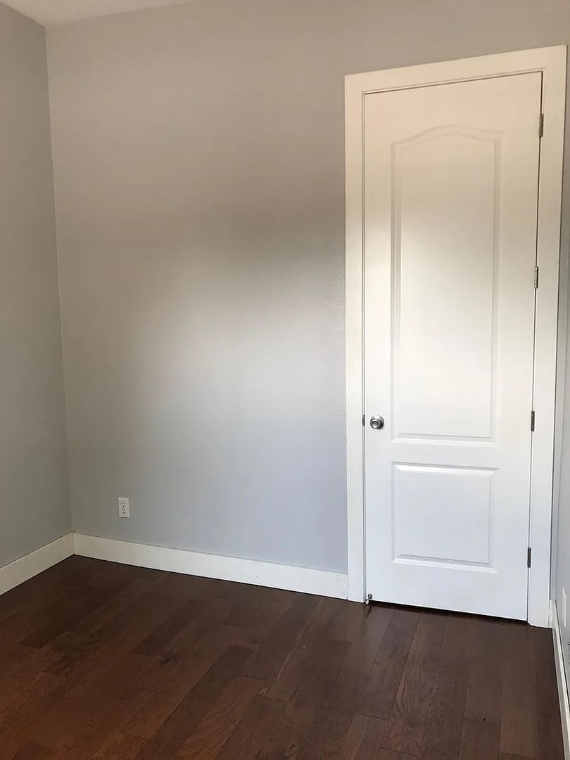 Building Photo - 1301 E 31st Ave