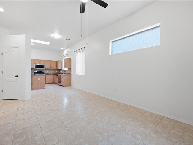 Building Photo - 601 E Pima Meadows Dr