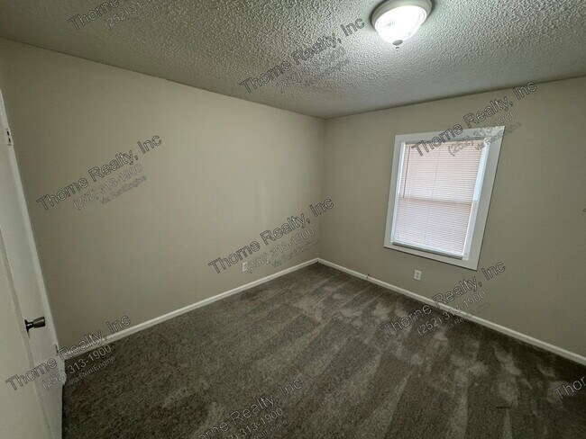 Building Photo - 2255 Sherwood Ave