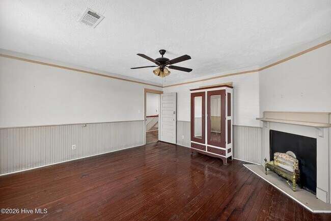 Building Photo - Ideal for Medical Professionals & Students – Spacious 5BR Near Downtown