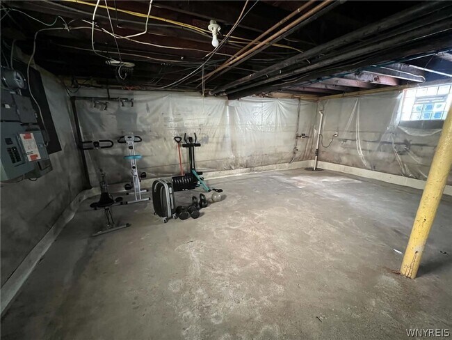 Building Photo - 98 Freund St