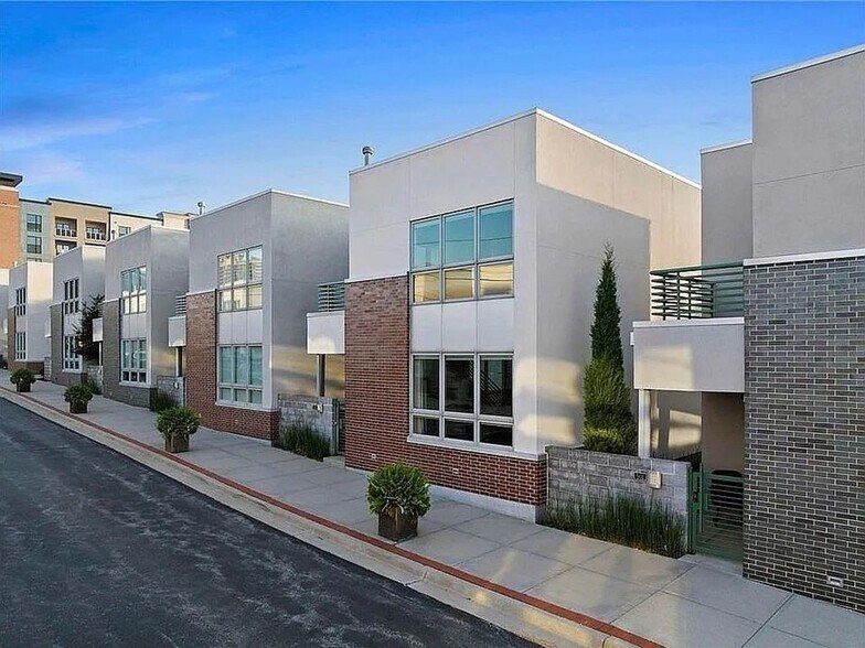 Building Photo - 527 Oak St