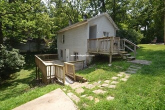Building Photo - 3 bed 1 bath Beautiful Private Setting