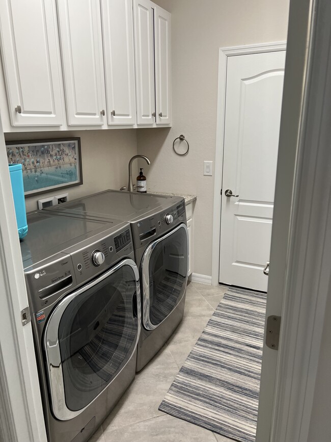 Laundry Room - 17576 Kinzie Ln