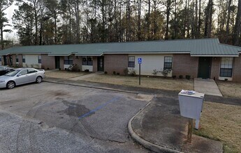 Building Photo - 525 Lee Rd 379