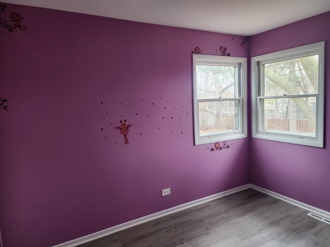 Building Photo - 1325 N Glenview Ct