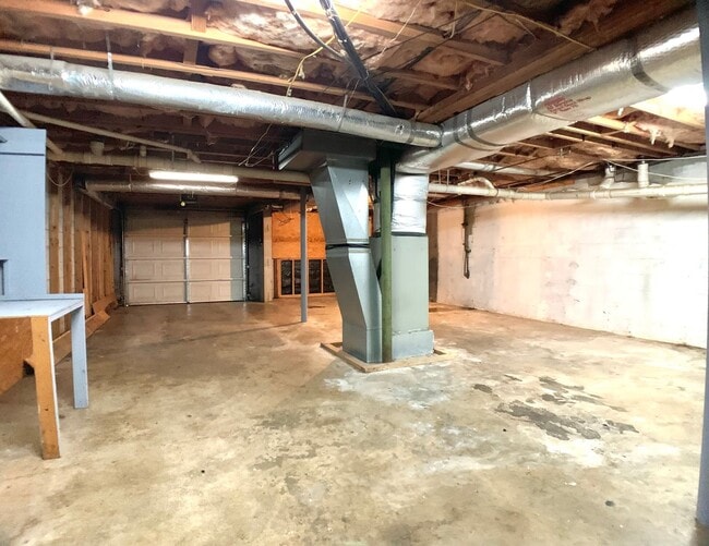 Building Photo - 30 Bunker Hill Rd