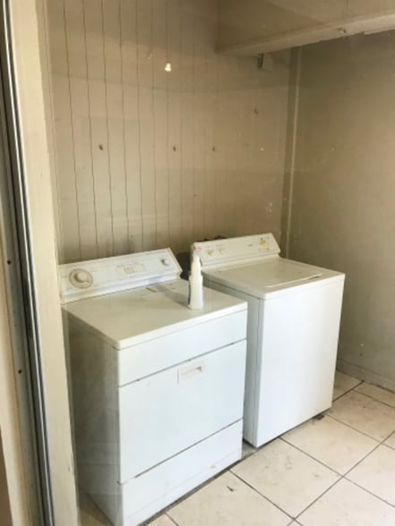 Building Photo - 4911 Catalina Dr