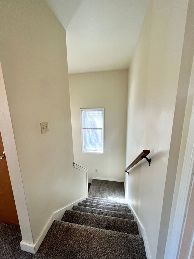 Building Photo - 1308 N Brooklane St