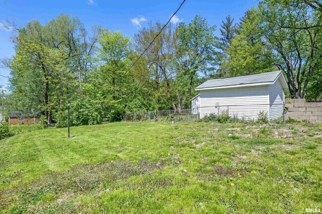 Building Photo - 1301 N Osburn Ave