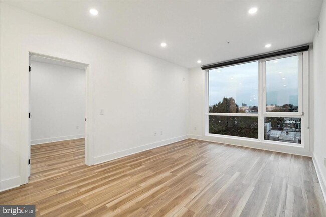 Building Photo - 2636 E York St