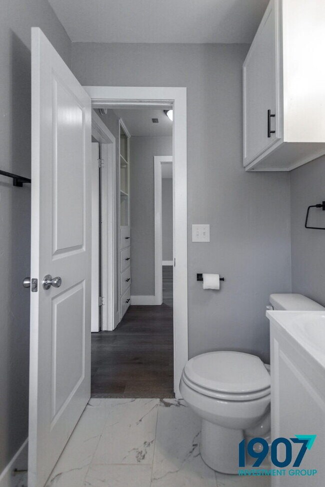 Building Photo - Completely Updated 3-Bed, 2-Bath Home in O...