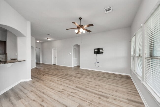 Building Photo - 2310 Brett Ct