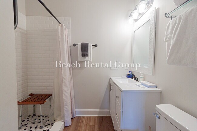 Building Photo - Furnished Unit Overlooking Golf Course