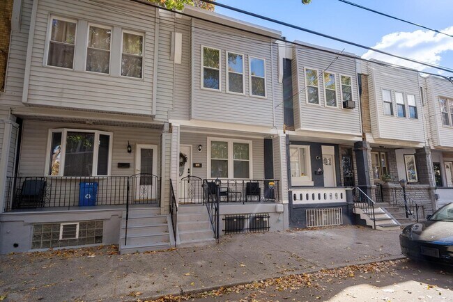 Building Photo - Luxurious 3-Bedroom Townhome in Point Breeze! Available NOW!