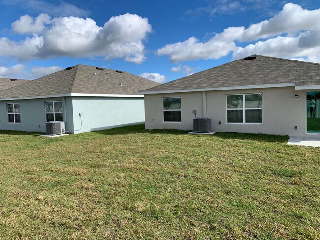 Building Photo - 16763 Parker River St