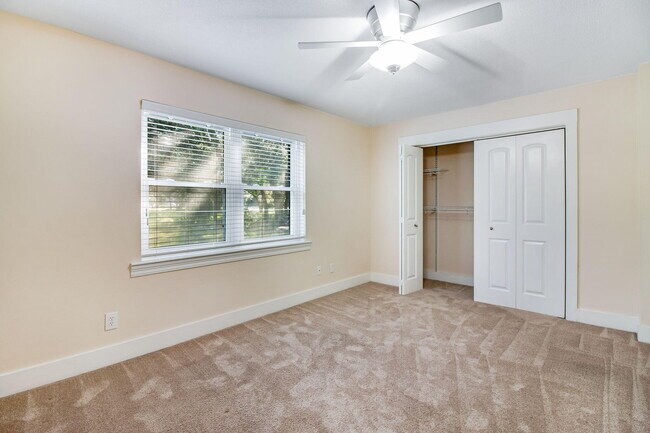 Building Photo - 701 Planet Dr