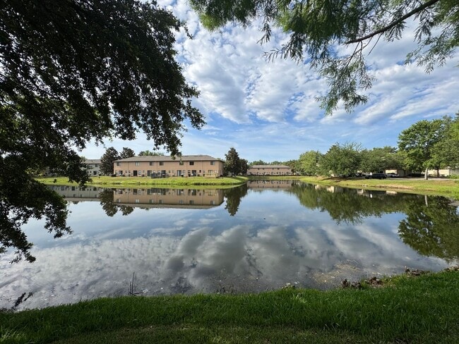 Building Photo - Available Now! Westside Timothy's Landing 2/2.5 Townhome with a 1-Car Garage