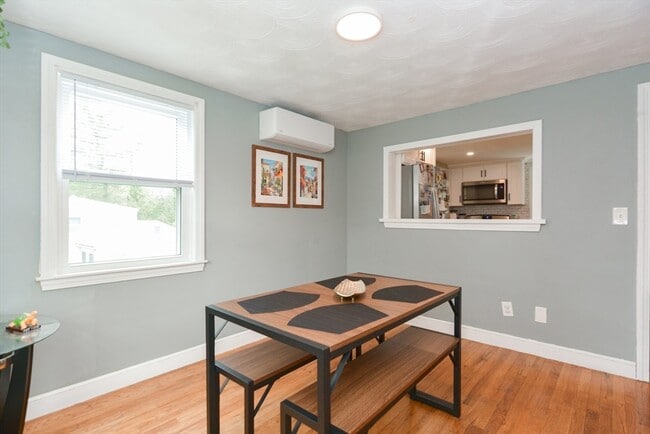 Building Photo - 8 Roberts Rd