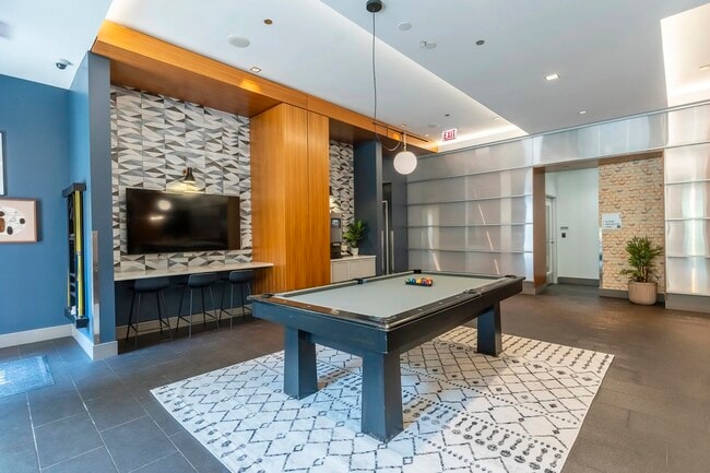 Building Photo - 77 W Huron St