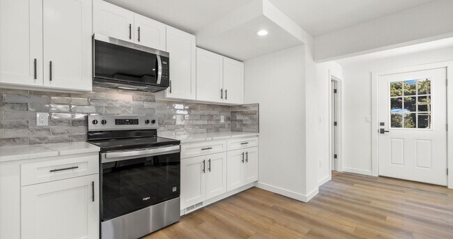 Building Photo - Remodeled 5BR Vintage Gem in Prime West Seattle