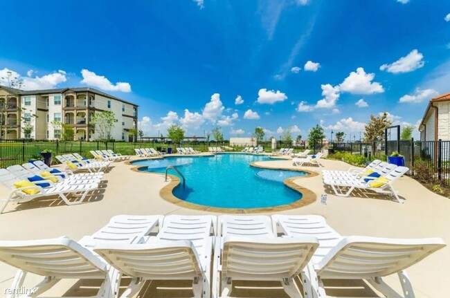 Building Photo - 2 br, 2 bath Condo - 27040 East US 380 Fla...