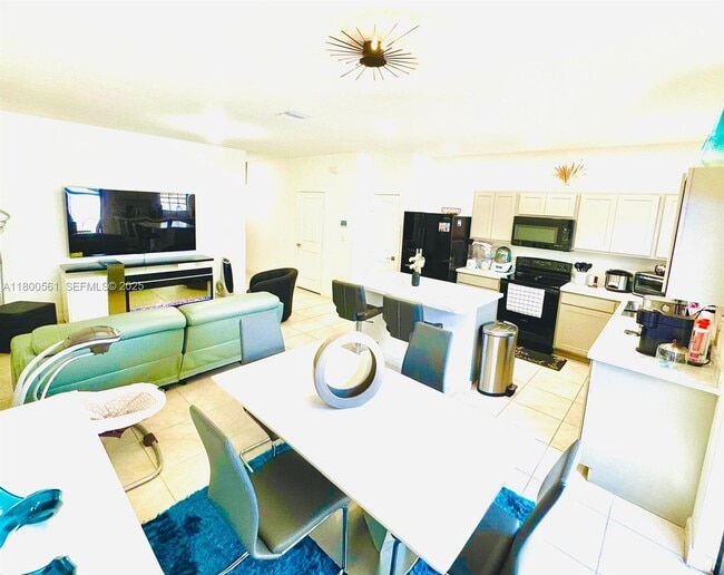 Building Photo - 761 SW 11th St