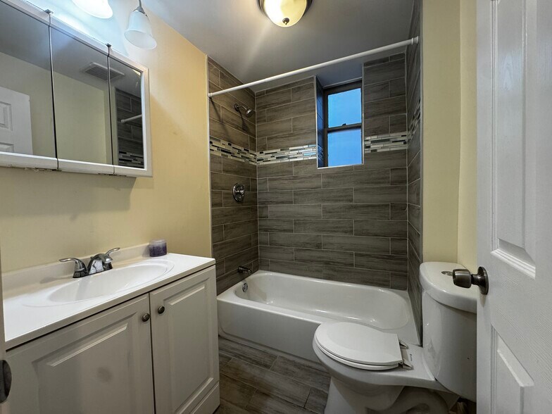 Building Photo - 5224 S Paulina St