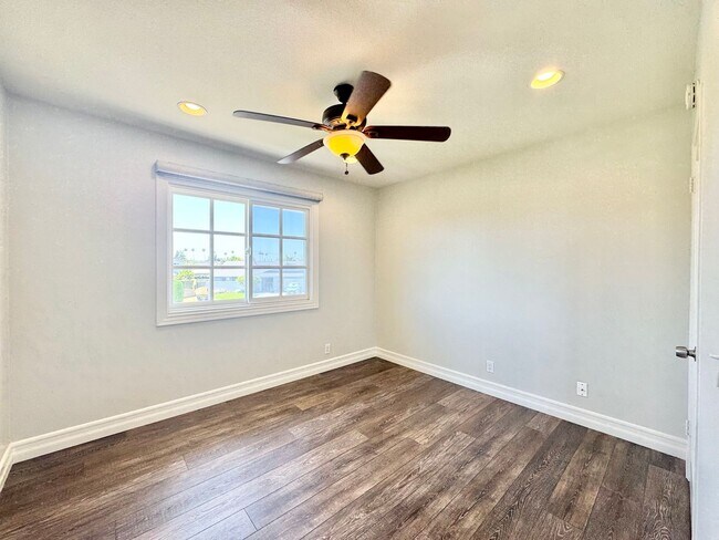 Building Photo - Beautiful 5B/2.5BA Home With Office Locate...