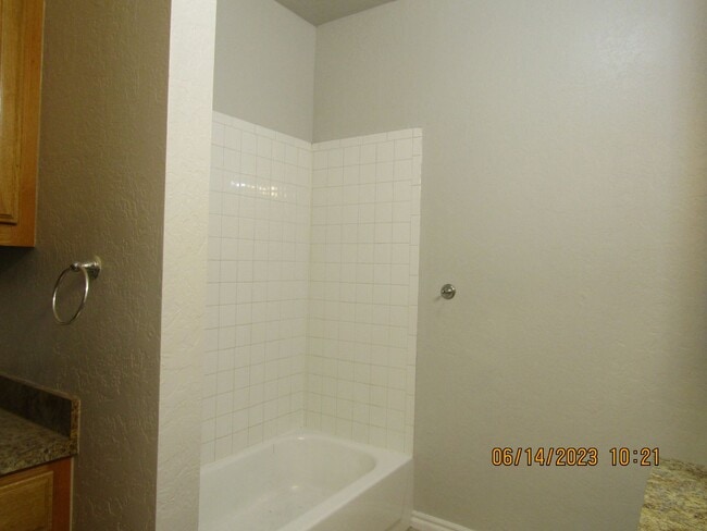 Building Photo - ALL ELECTRIC HOME!!