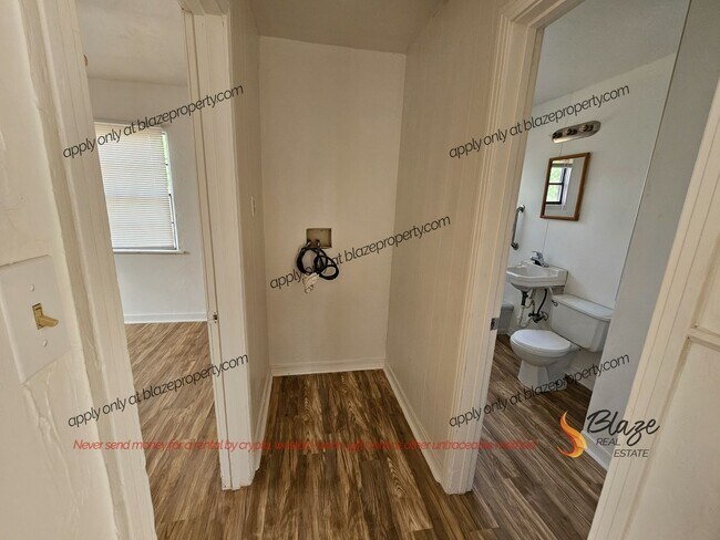 Building Photo - 2-Bedroom House with Large Backyard