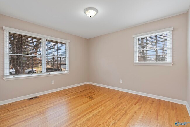 Building Photo - 403 Hillmont Cir NW