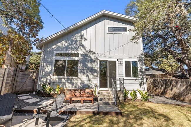 Building Photo - 402 El Paso St