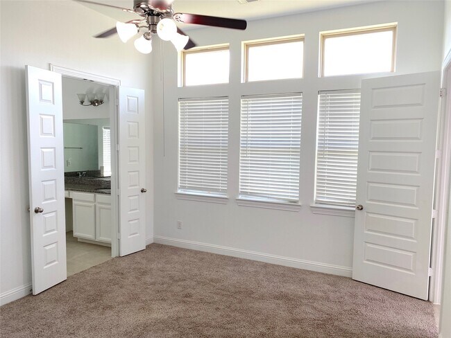 Building Photo - 1610 Nacogdoches Valley Dr