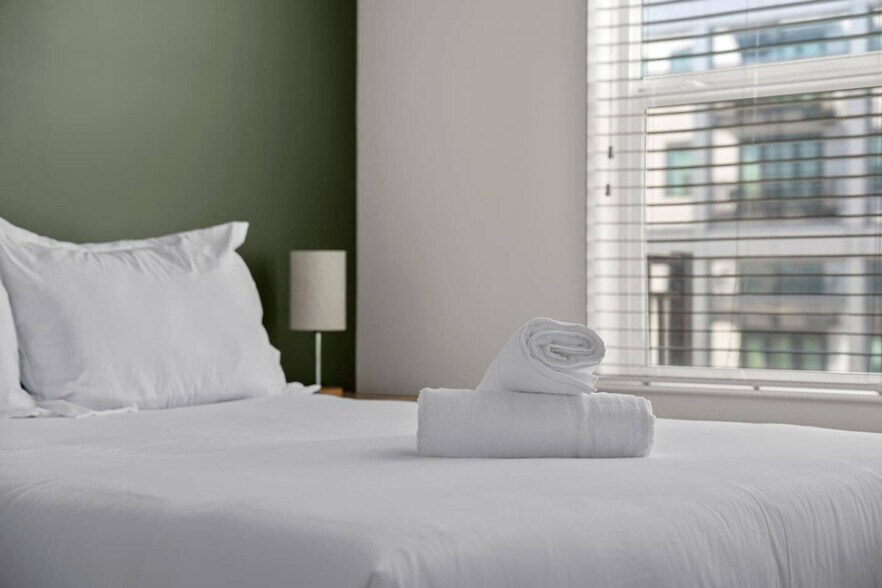 Building Photo - 1116 Gramercy Ln