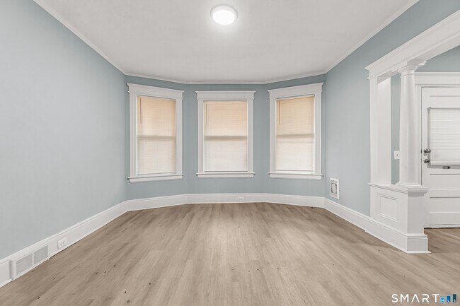 Building Photo - 105 Carleton Ave